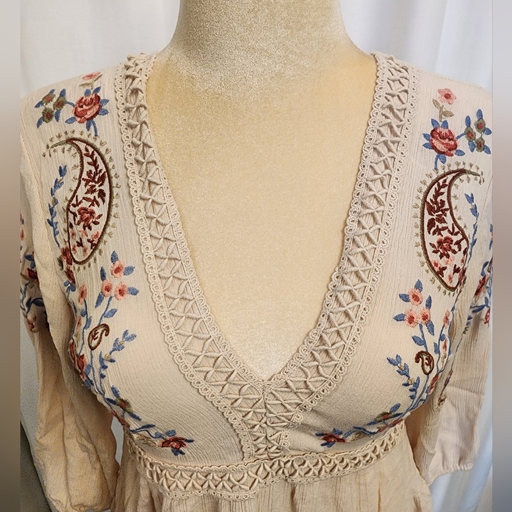 Floral Embroidered Cream Dress - Picture 12 of 13